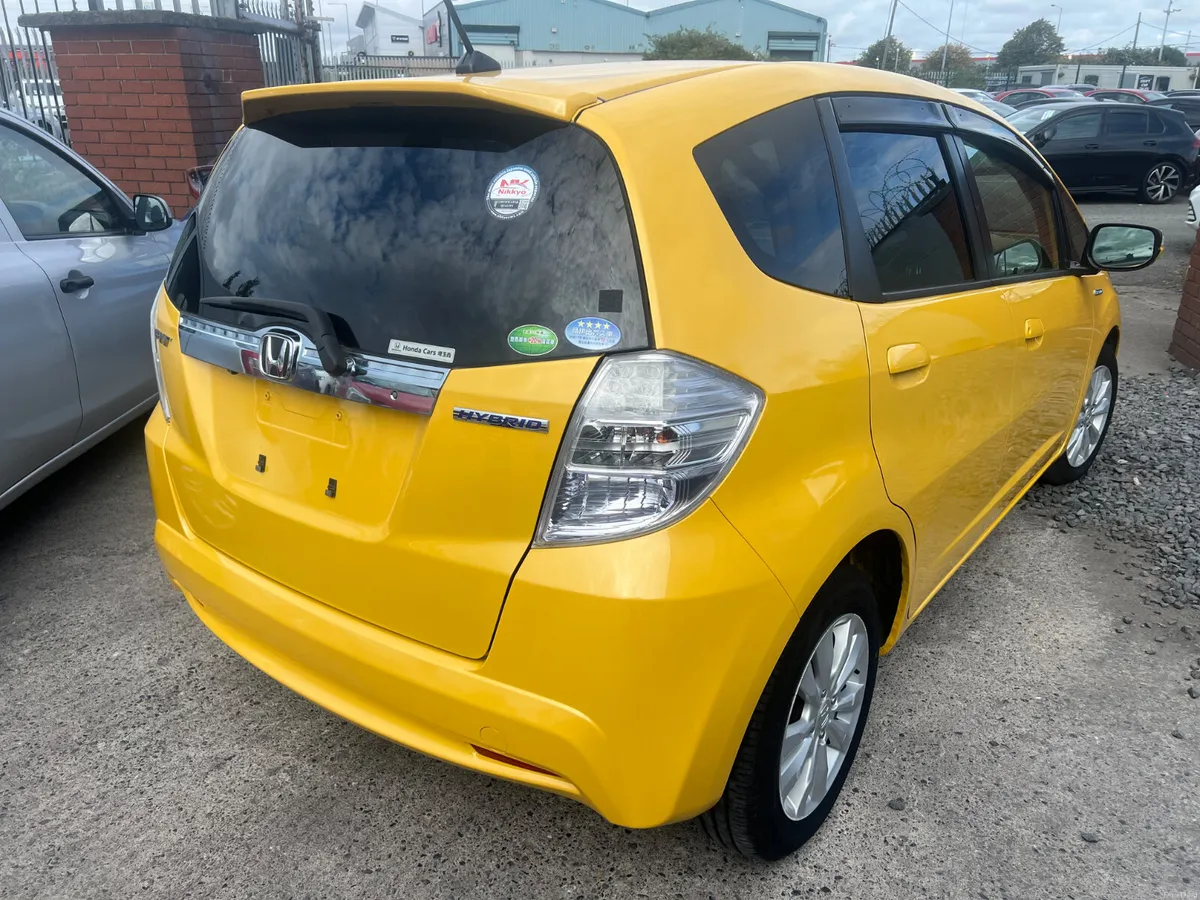 Honda Fit 2013 Automatic/ only 70k km/ warranty. - Image 6