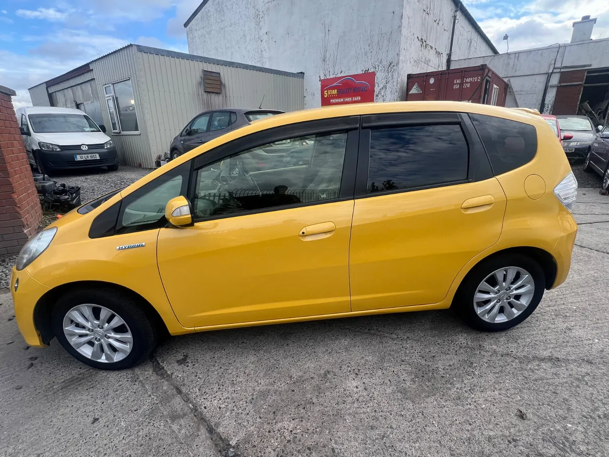 Honda Fit 2013 Automatic/ only 70k km/ warranty. - Image 5