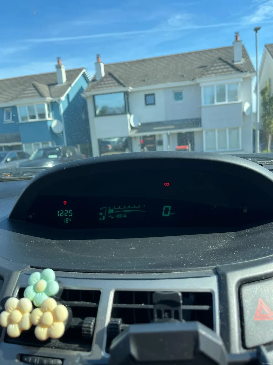 Toyota Yaris - Image 6