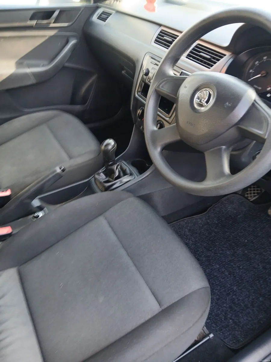 Skoda Rapid 2013 - Image 6