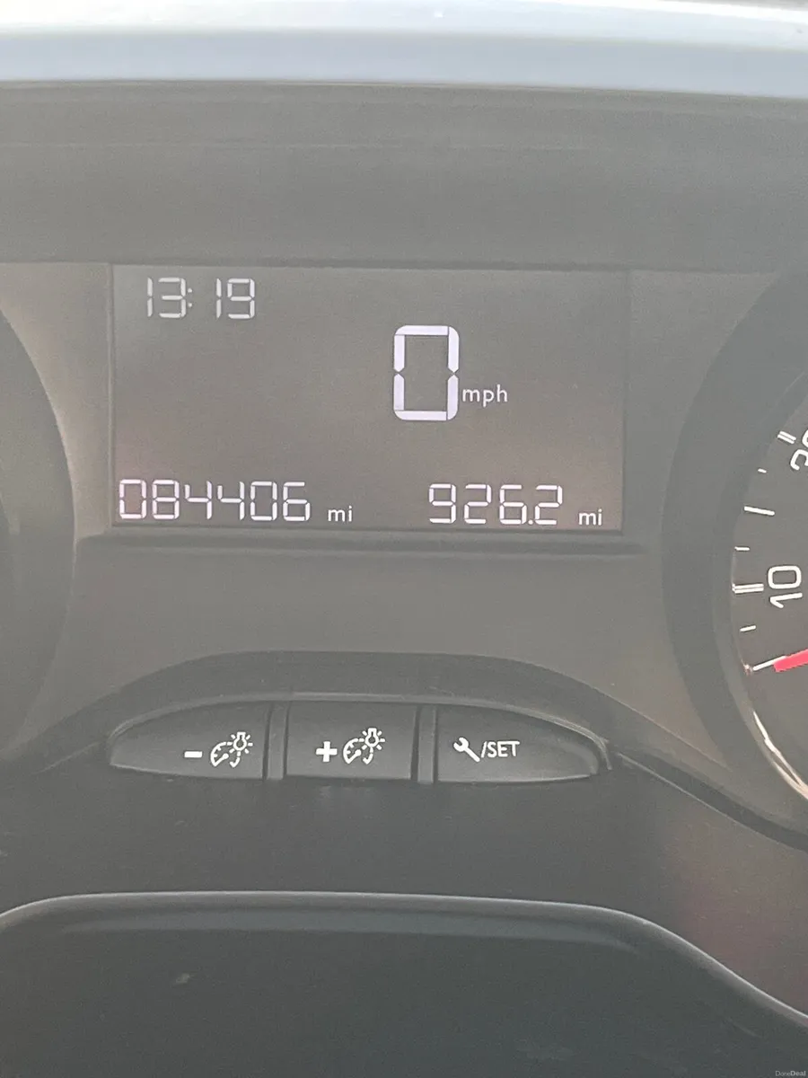 Peugeot 208 2012 - Image 2