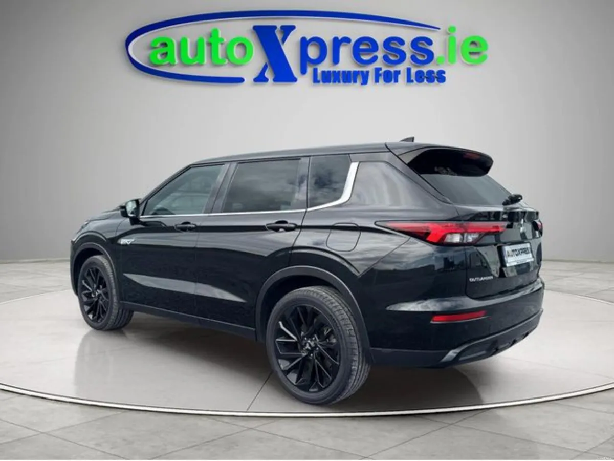 Mitsubishi Outlander PHEV 4WD BLACK EDITION, Low m - Image 5