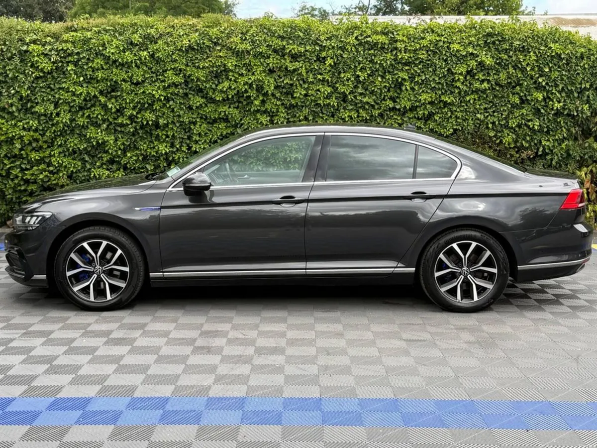 Volkswagen Passat GTE 1.4 HYBRID AUTO // MAIN DEAL - Image 3
