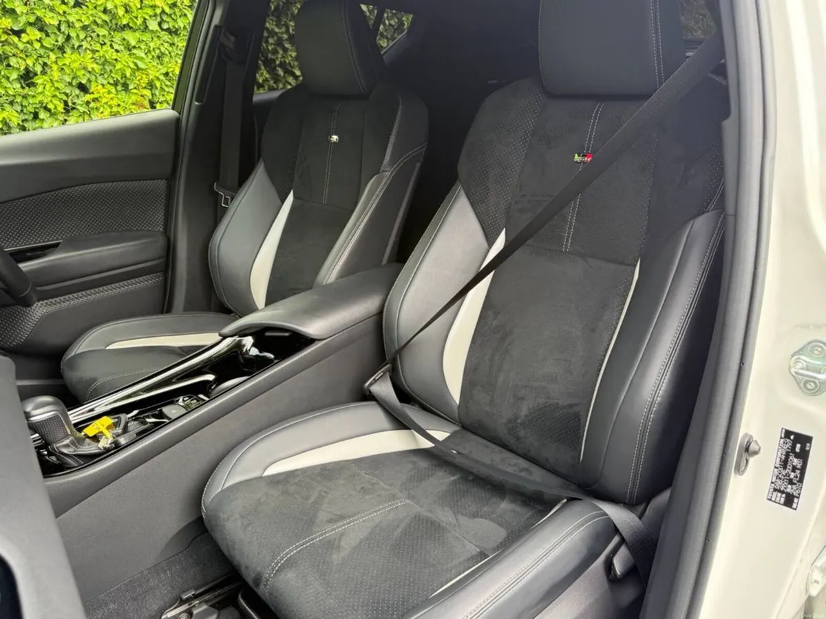 Toyota C-HR GR 1.8 HYBRID AUTO // 360 PARKING CAME - Image 6