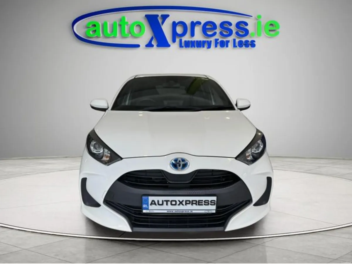 Toyota Yaris 1.5 HYBRID X Automatic, Reversing cam - Image 3