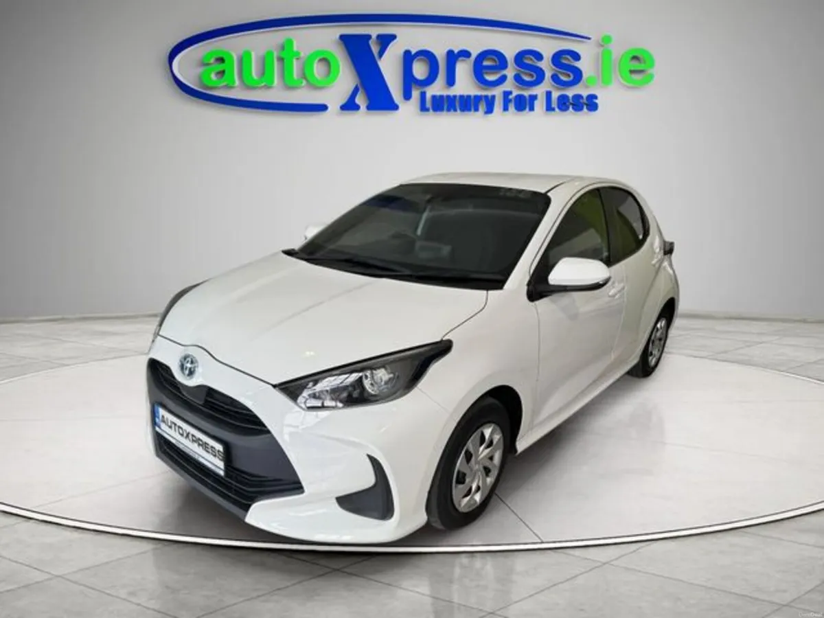 Toyota Yaris 1.5 HYBRID X Automatic, Reversing cam - Image 5