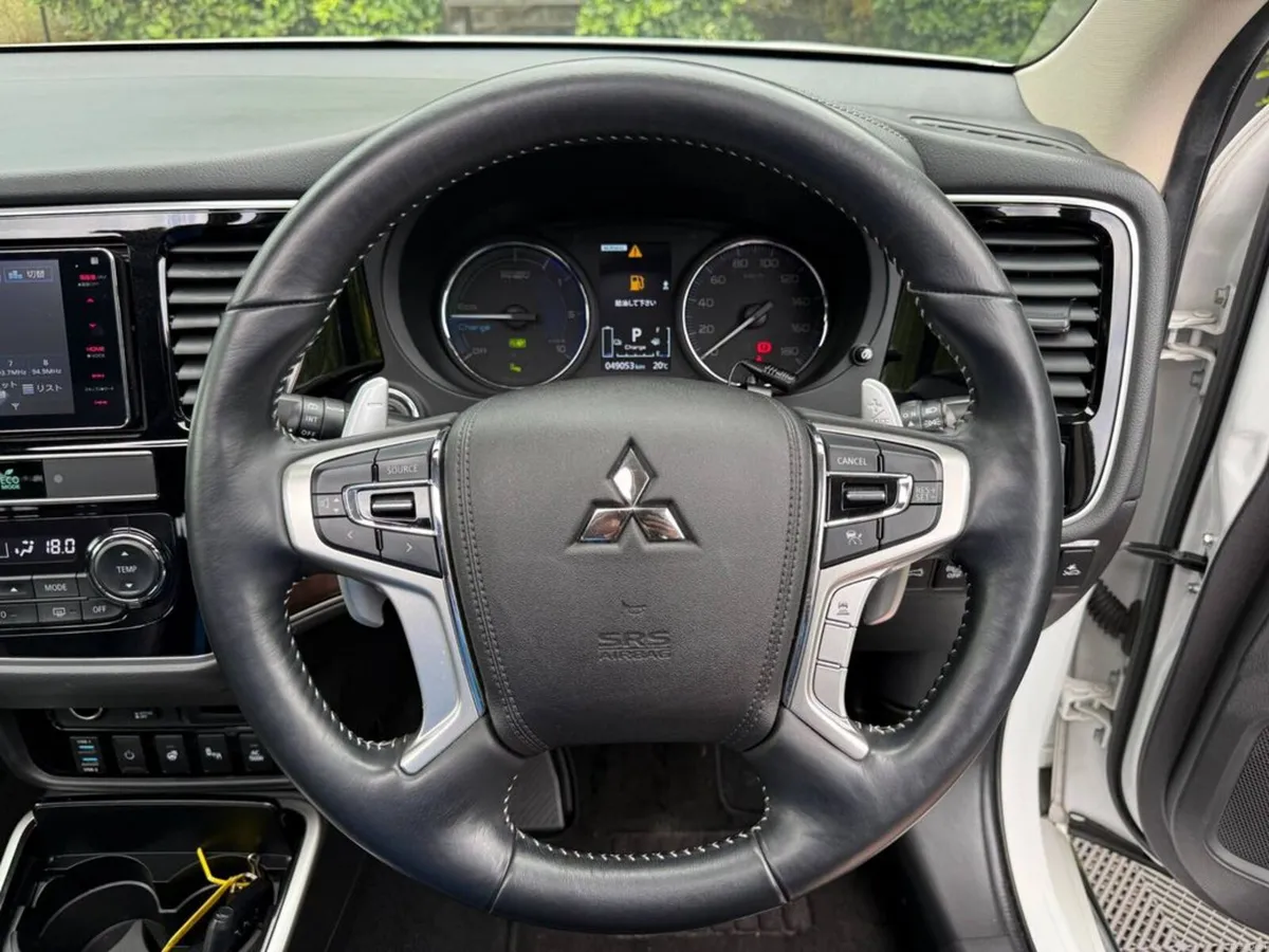 Mitsubishi Outlander 4WD 2.4 HYBRID // TILT & SLID - Image 5