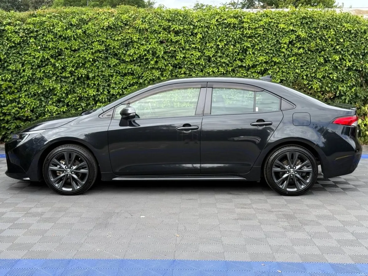 Toyota Corolla WXB EDITION 1.8 HYBRID AUTO // HALF - Image 3