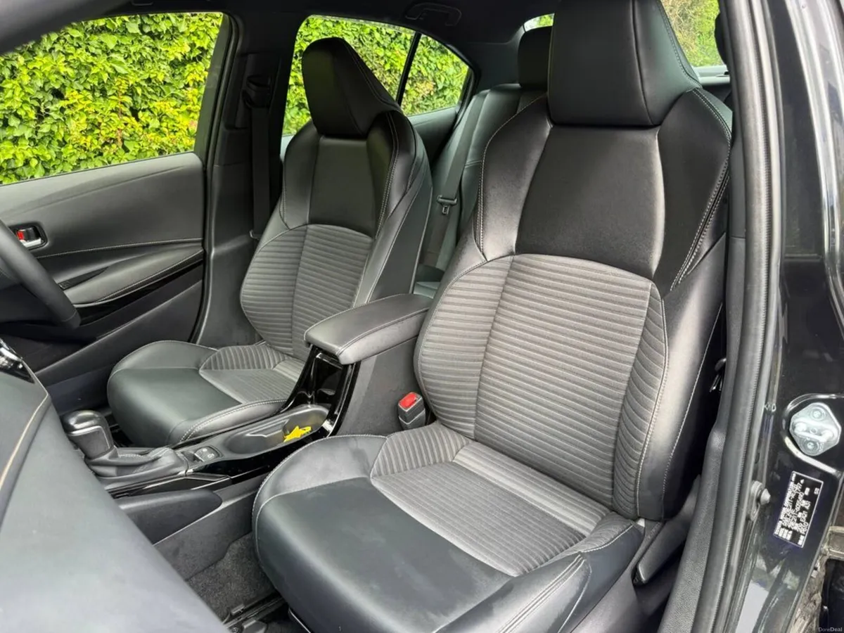 Toyota Corolla WXB EDITION 1.8 HYBRID AUTO // HALF - Image 6