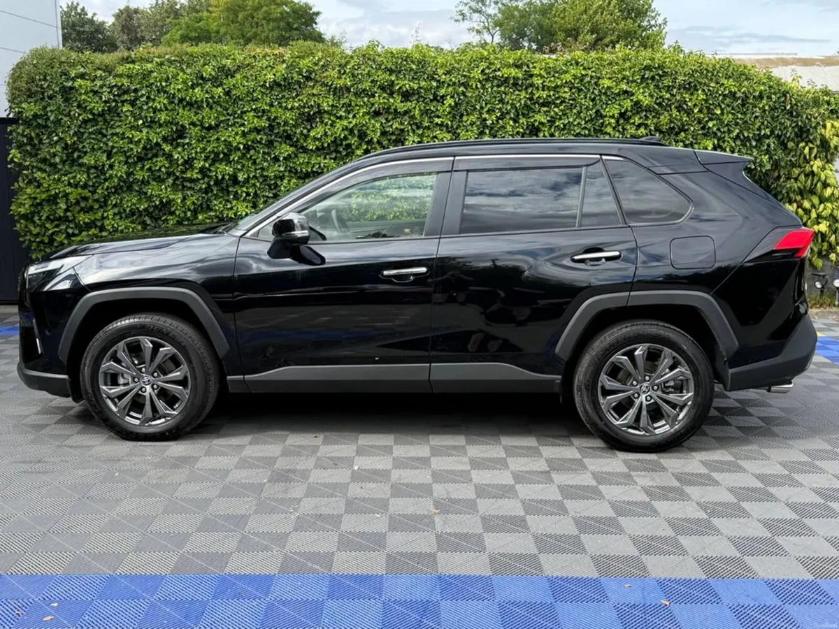 Toyota RAV4 G-SPEC 2.5 HYBRID AUTO // TINY MILEAGE - Image 3