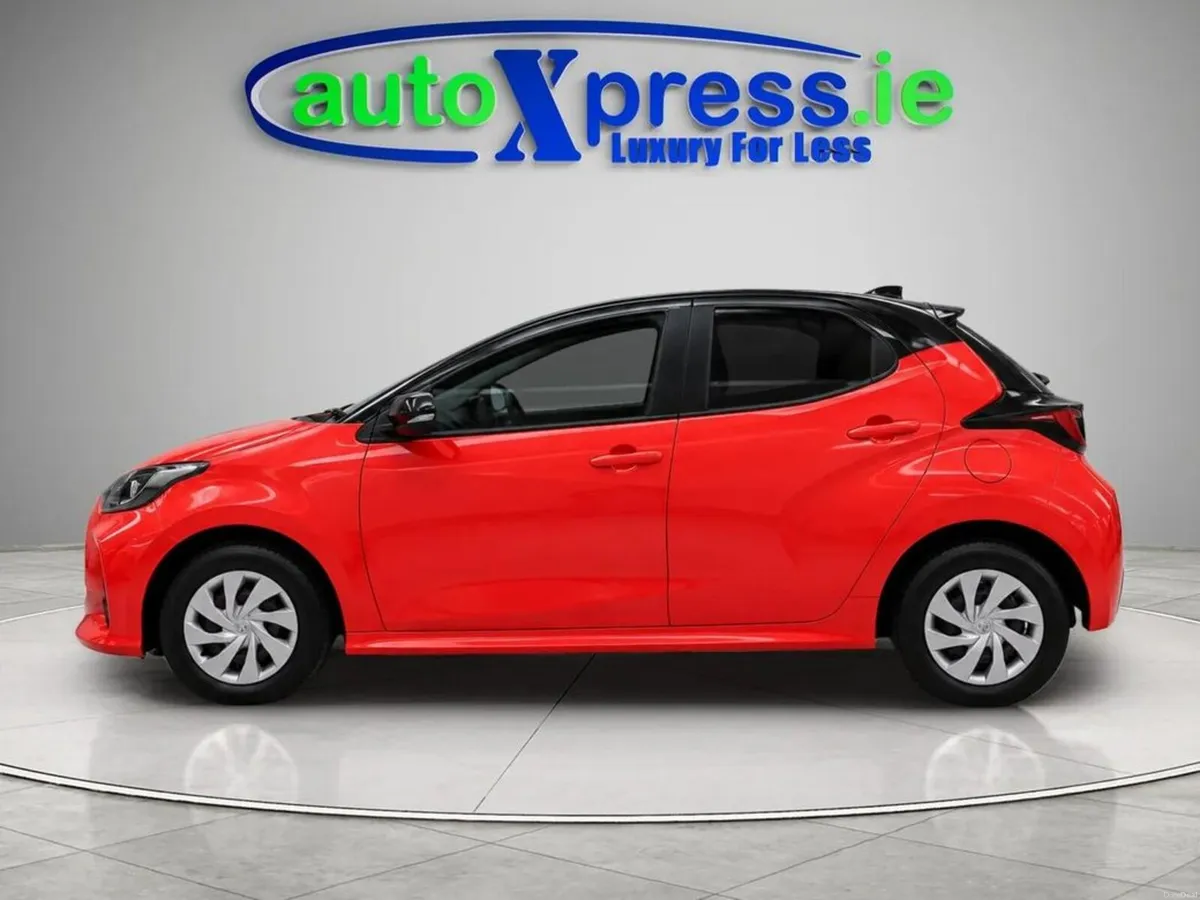 Toyota Yaris 1.5 Petrol, Ultra Low mileage, Revers - Image 4
