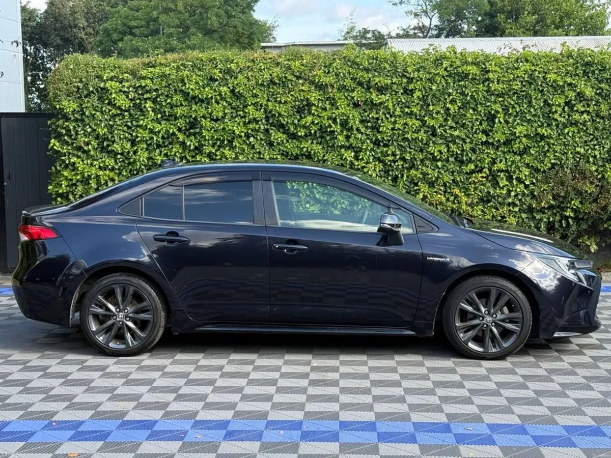 Toyota Corolla WXB EDITION 1.8 HYBRID AUTO // SERV - Image 2