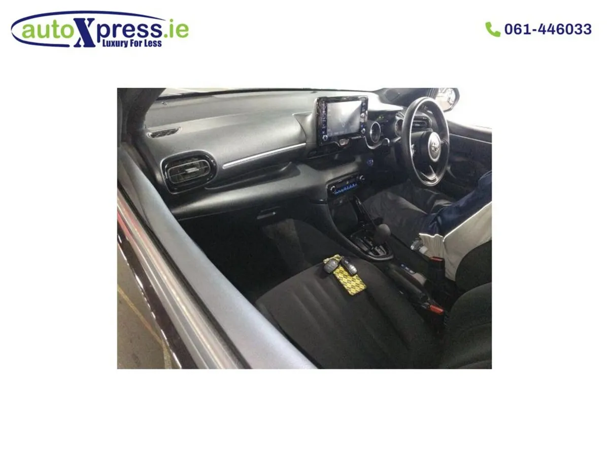 Toyota Yaris 1.5 HYBRID G, Low Mileage, Automatic - Image 2