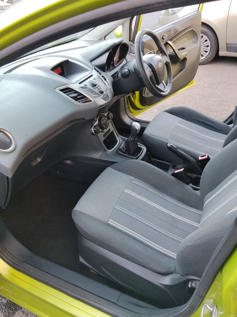Ford Fiesta 2009 Petrol Manual - VERY LOW MILEAGE - Image 5