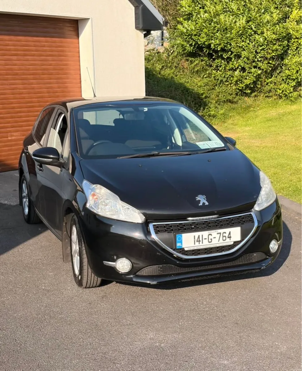 Peugeot 208 - Image 1