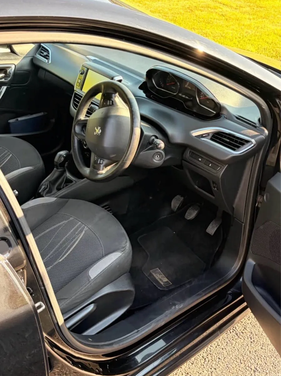 Peugeot 208 - Image 5
