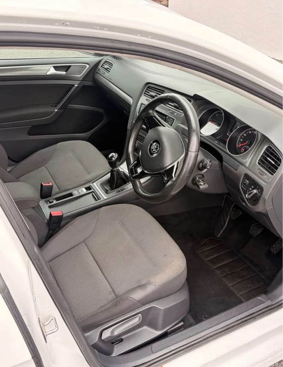 Volkswagen Golf - Image 5