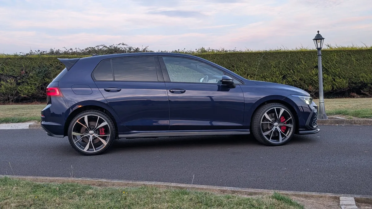 Volkswagen Golf 2022 GTE Low milage - Image 5
