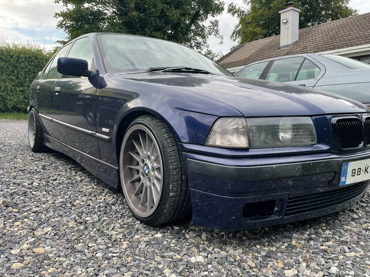E36 4dr rolling shell *required* - Image 1