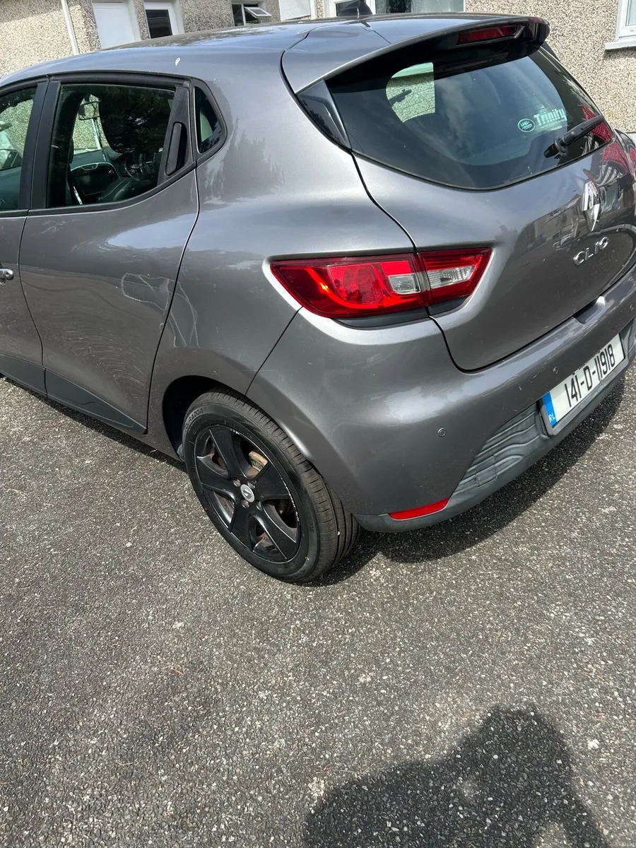 141 Renault Clio *Low Kilometres* - Image 6