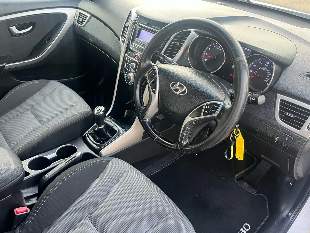 2015 Hyundai i30 1.4 petrol - Image 6