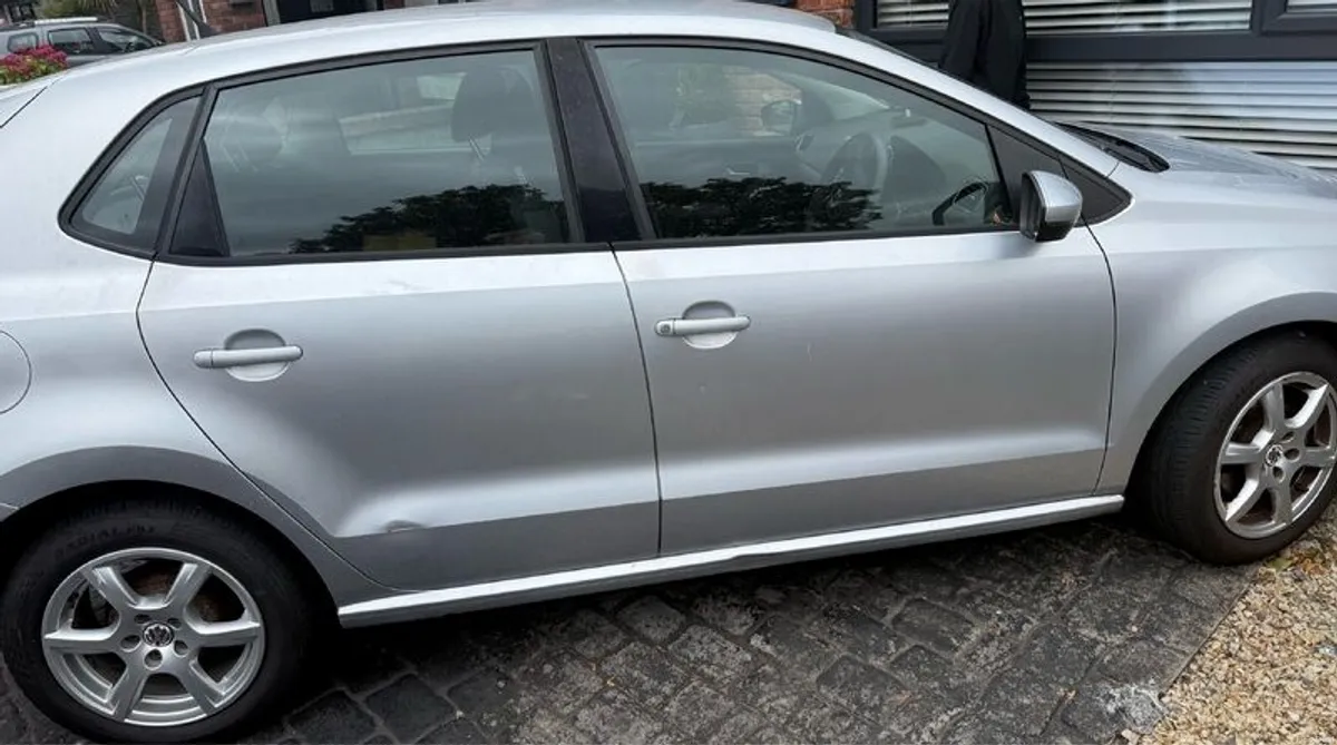 2011 Volkswagen Polo - Image 3