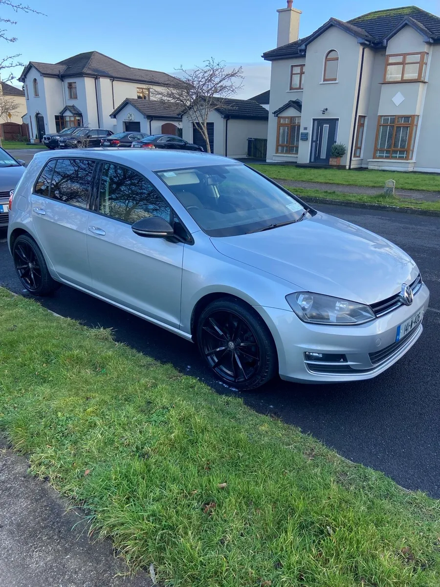 141 VW Golf 1.6L Diesel Highline Bluemotion - Image 1