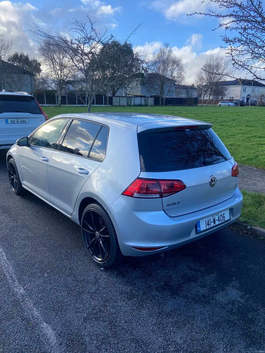 141 VW Golf 1.6L Diesel Highline Bluemotion - Image 4