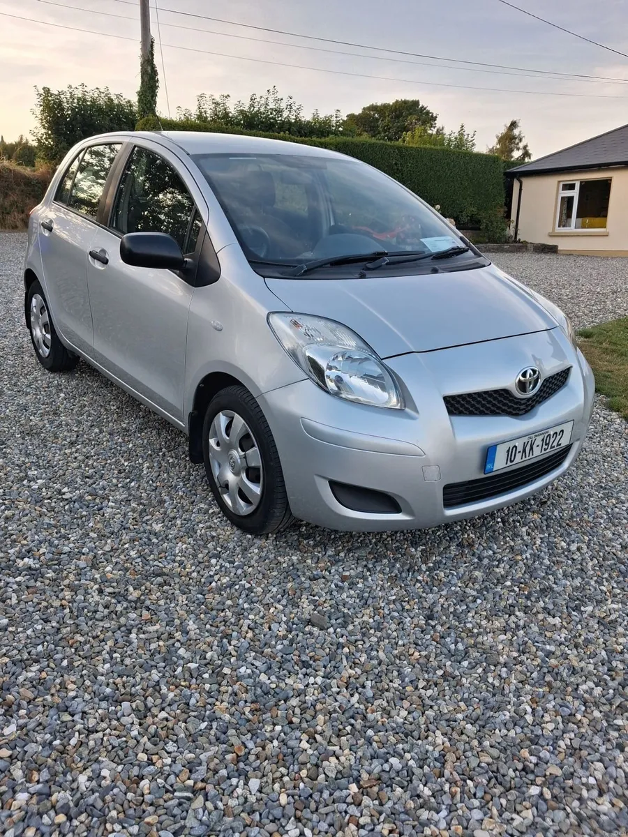 VERY CLEAN  2010 TOYOTA YARIS - Image 3
