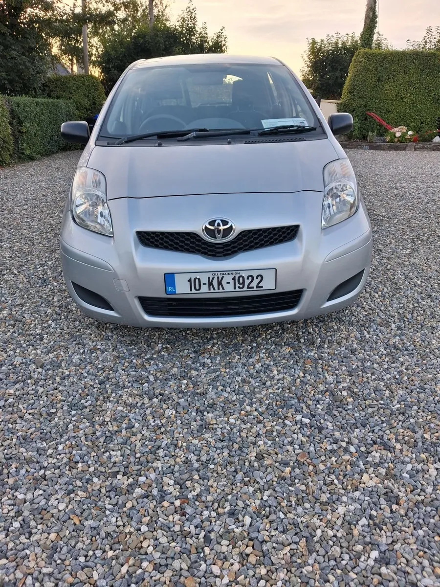 VERY CLEAN  2010 TOYOTA YARIS - Image 4