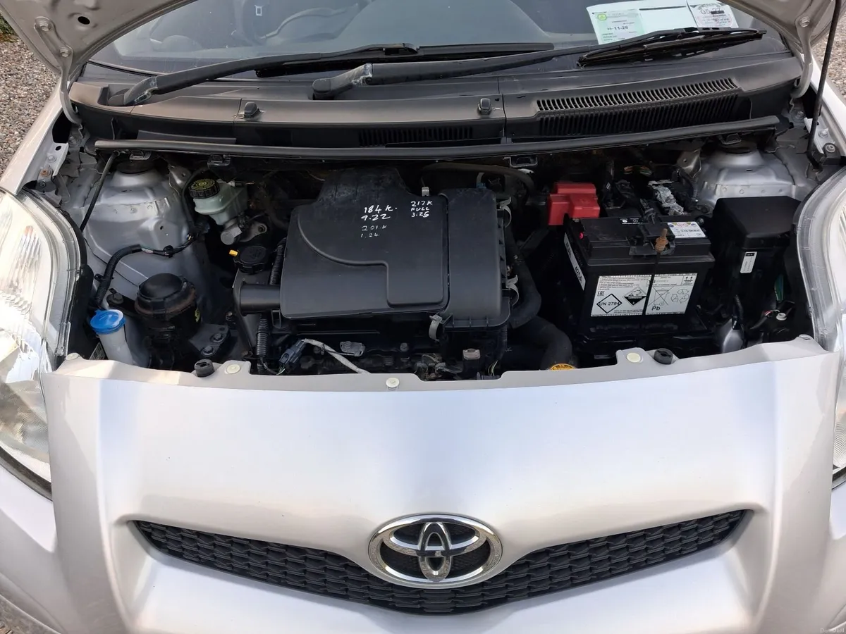 VERY CLEAN  2010 TOYOTA YARIS - Image 6