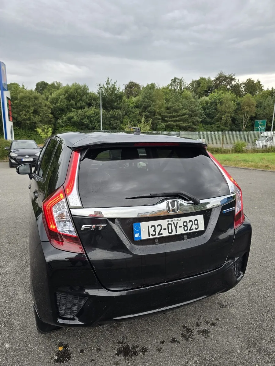 Honda Fit 2013 - Image 2