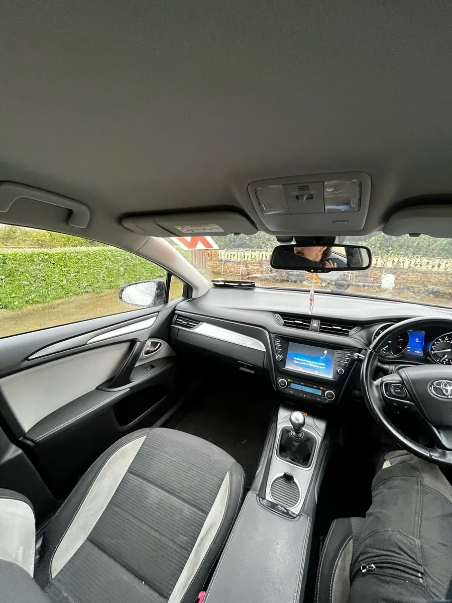 Toyota Avensis - Image 5