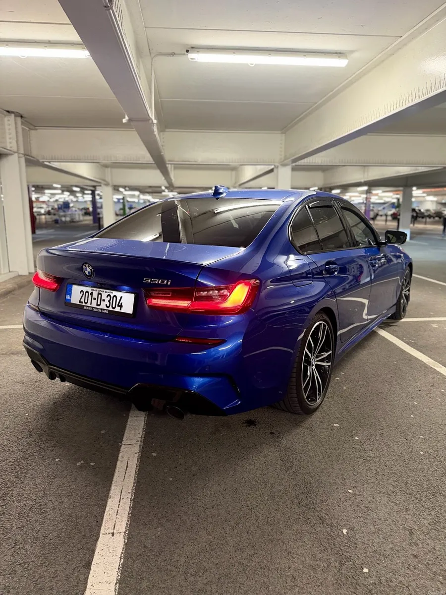 BMW 330i - Image 6