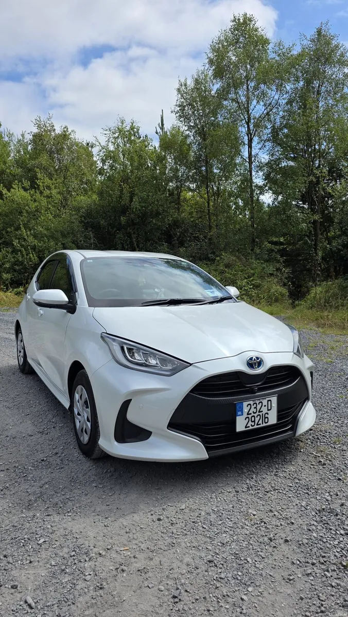 2023 Toyota Yaris 1.5 patrol  Hybrid - Image 4
