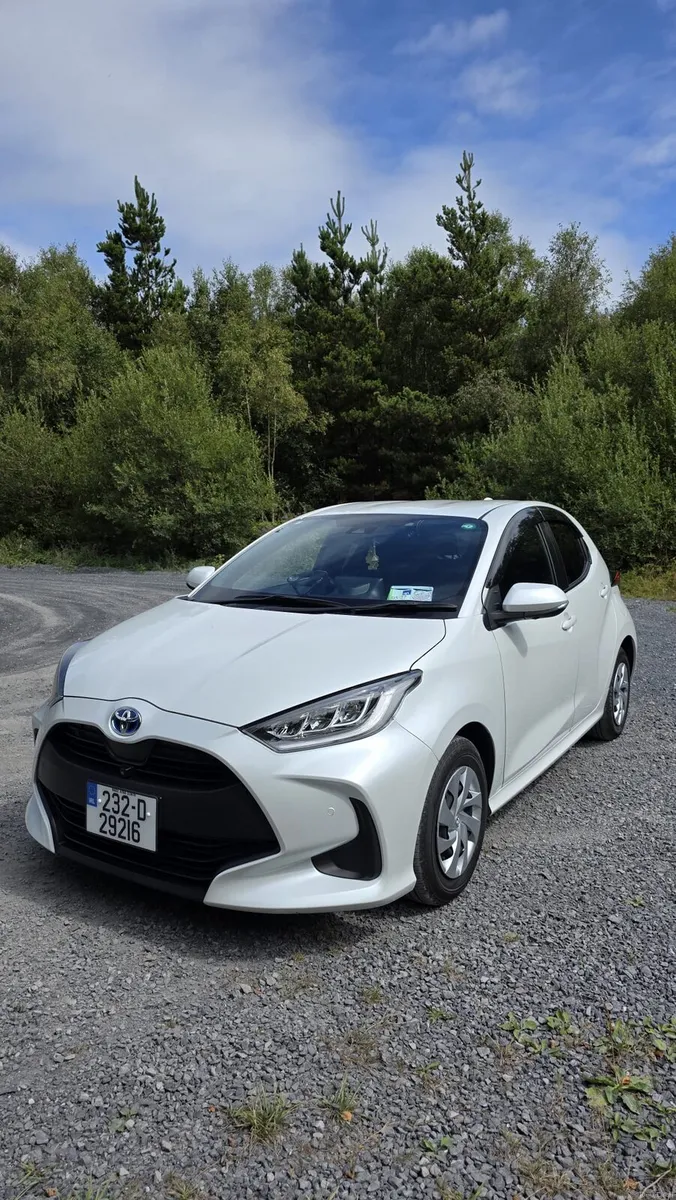 2023 Toyota Yaris 1.5 patrol  Hybrid - Image 6