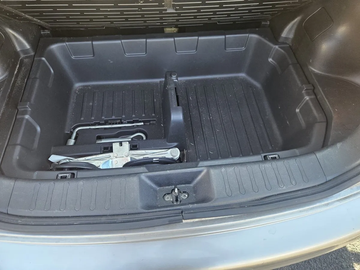 Nissan Juke 2011 1.6 petrol manual - Image 6