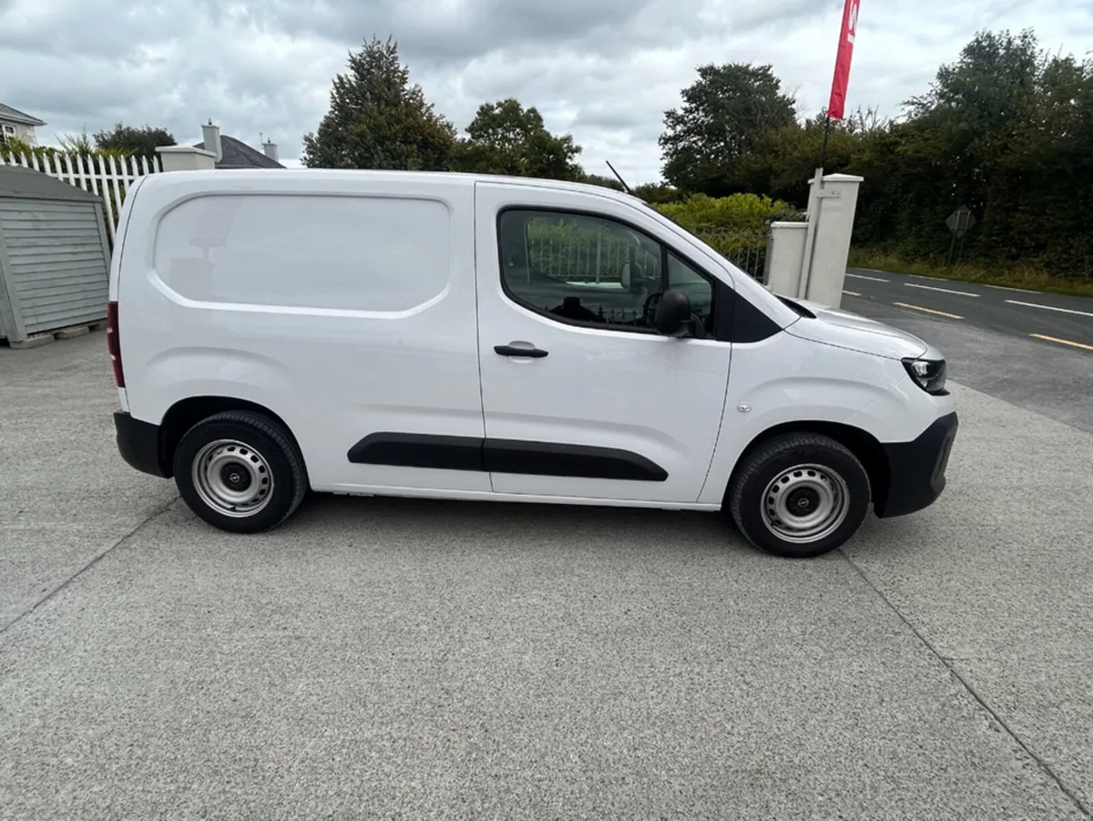 Opel Combo PRE REG WITH DELIVERY MILES  L1H1-1.5 1 - Image 2
