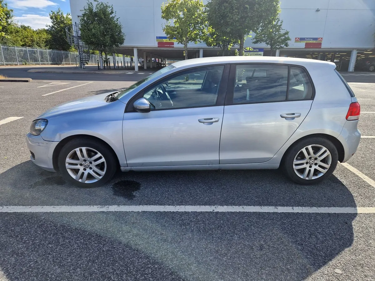 Volkswagen Golf 2009 - Image 2