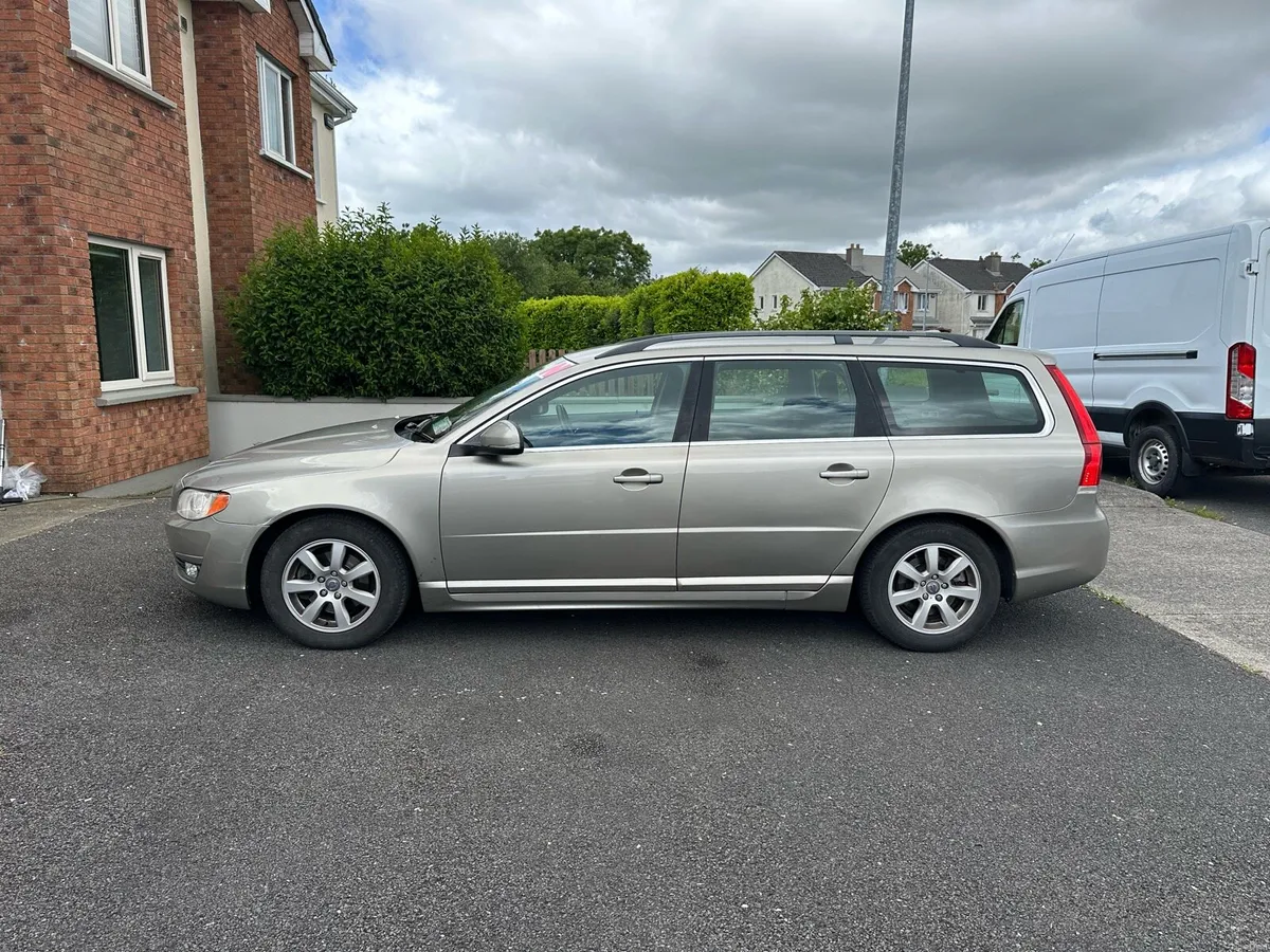 2014 Volvo v70 d2 1.6 L Automatic - Image 3
