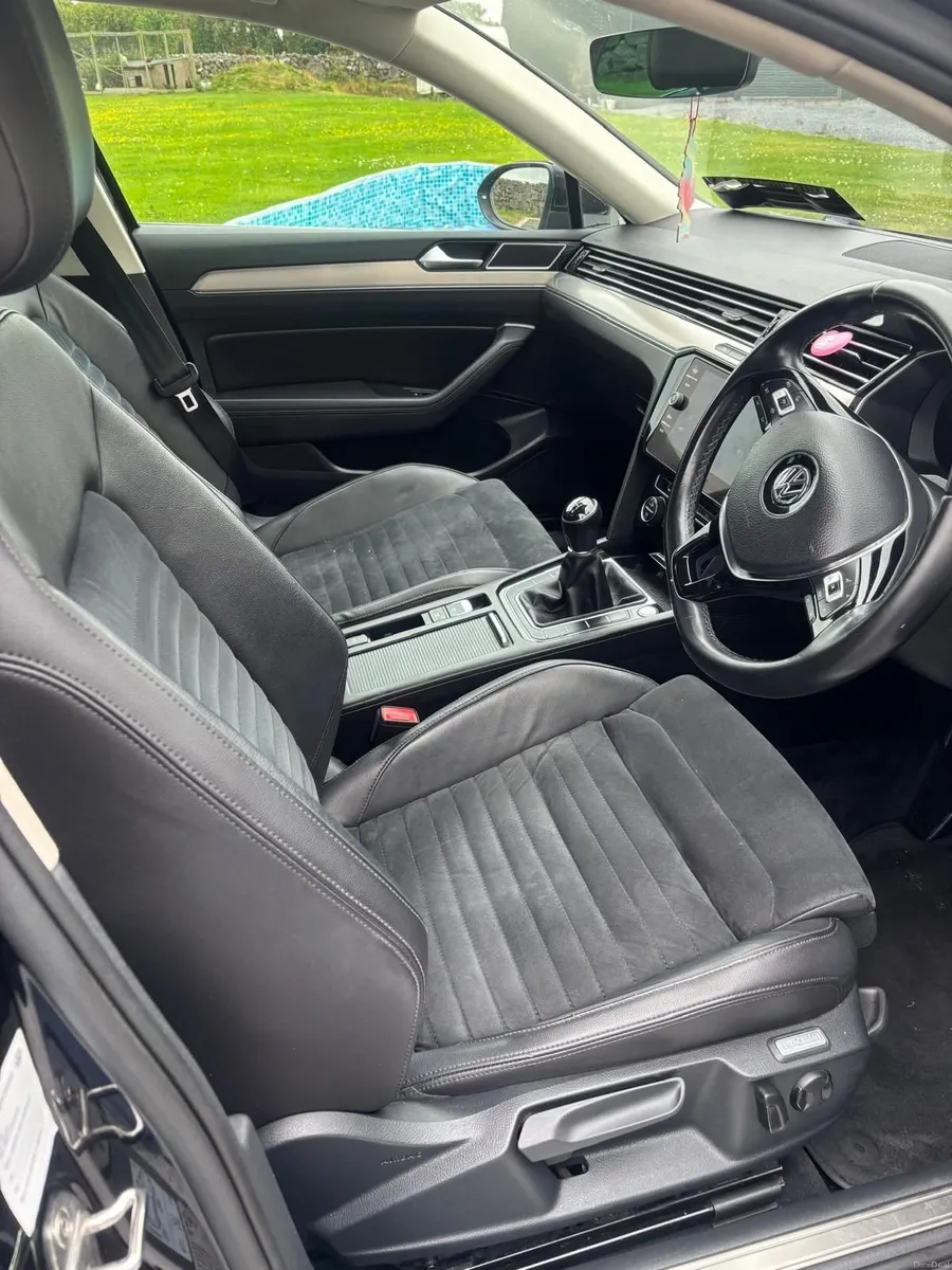 Volkswagen Passat 2019 - Image 2
