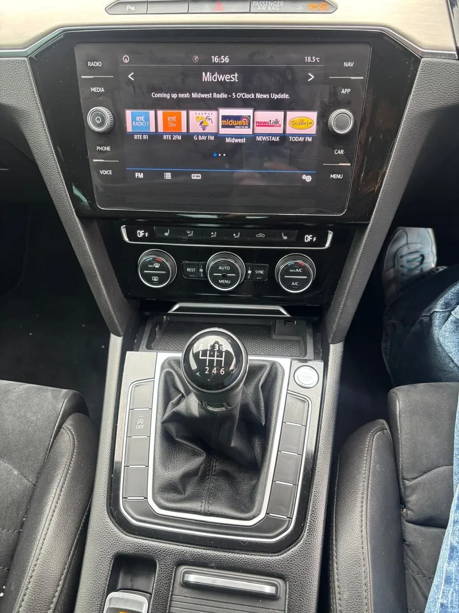 Volkswagen Passat 2019 - Image 5