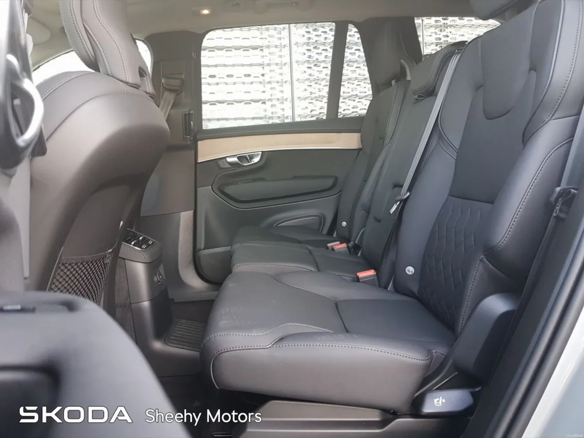 Volvo XC90 T8 PHEV AWD Plus Dark - Image 6