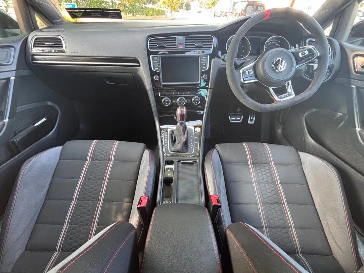 Volkswagen Golf GTI CLUBSPORT STREET EDITION DSG 5 - Image 2
