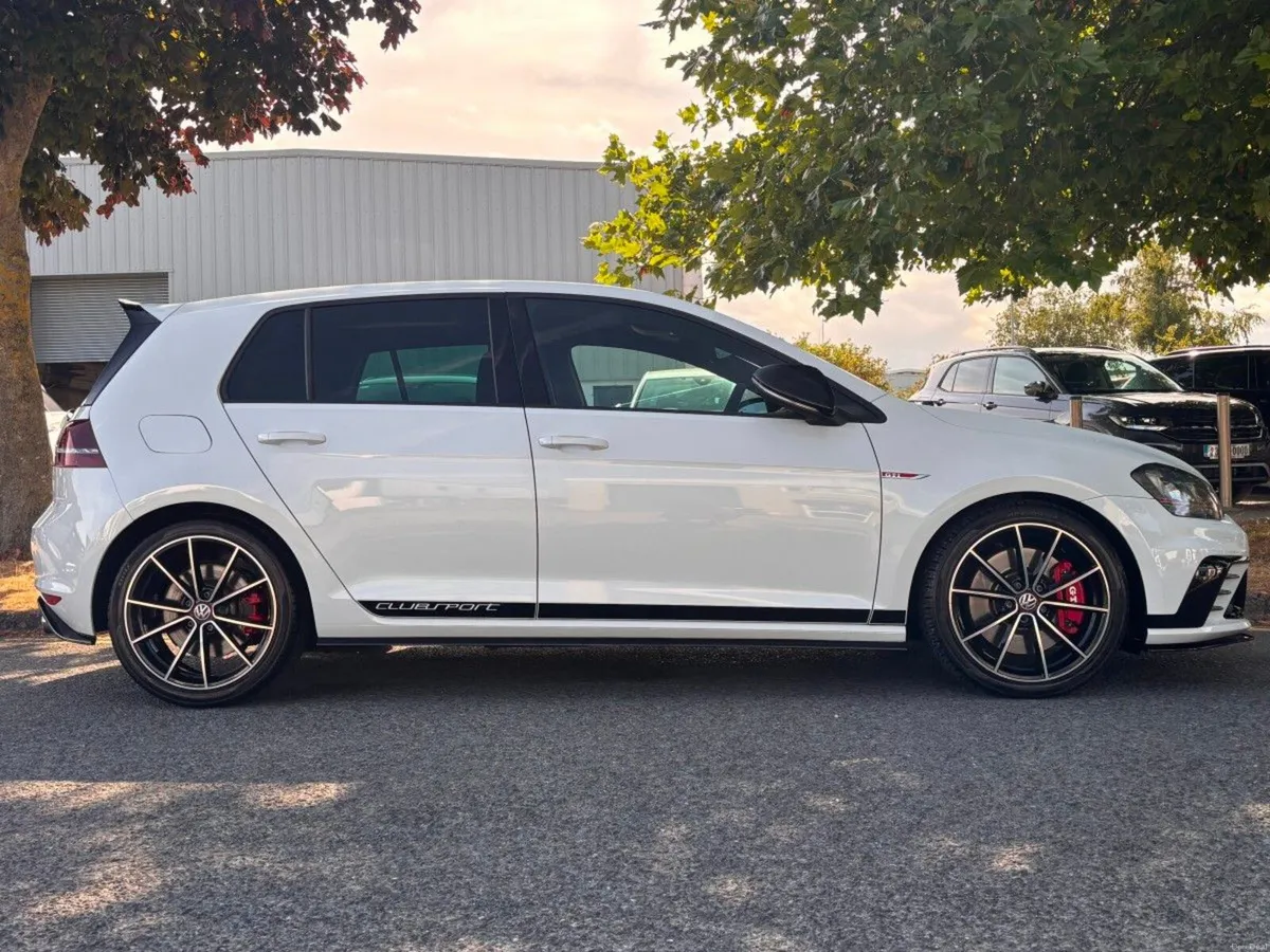 Volkswagen Golf GTI CLUBSPORT STREET EDITION DSG 5 - Image 5