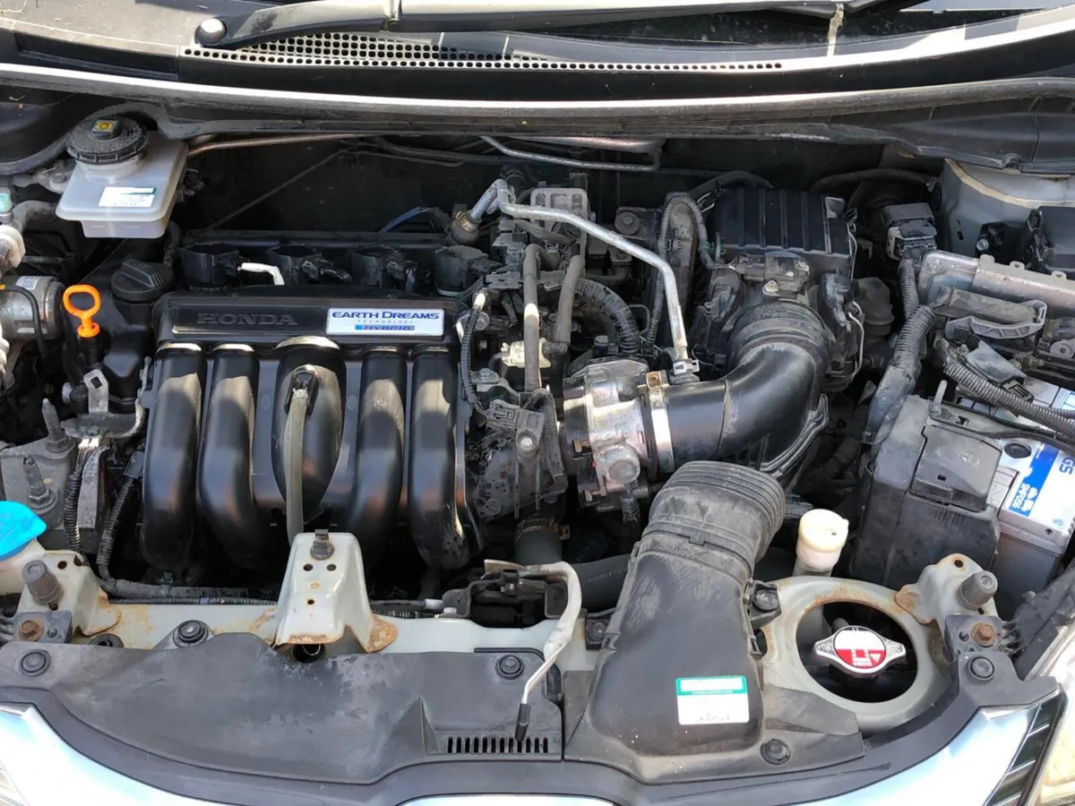 Honda Fit GP5 1,5HYBRID,AUTOMATIC,PLS READ ADD - Image 3