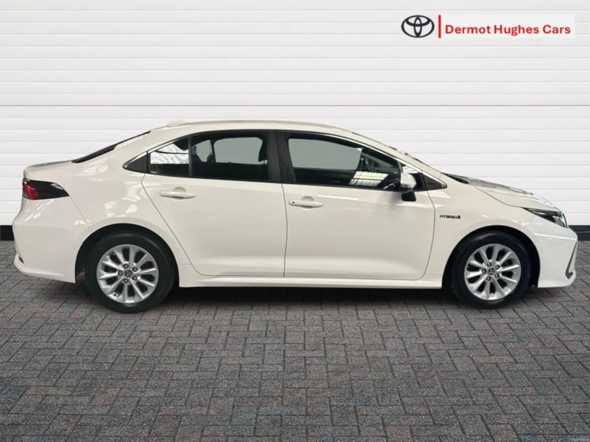 Toyota Corolla HYB LUNA SALOON AUTO - Image 3