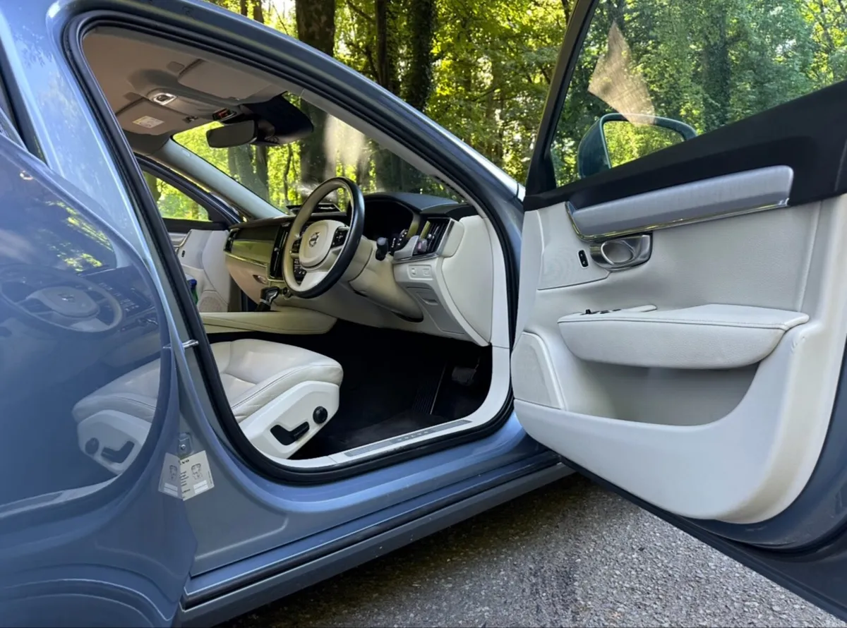 Volvo S90 2.0 4D Auto 2018 - Image 4