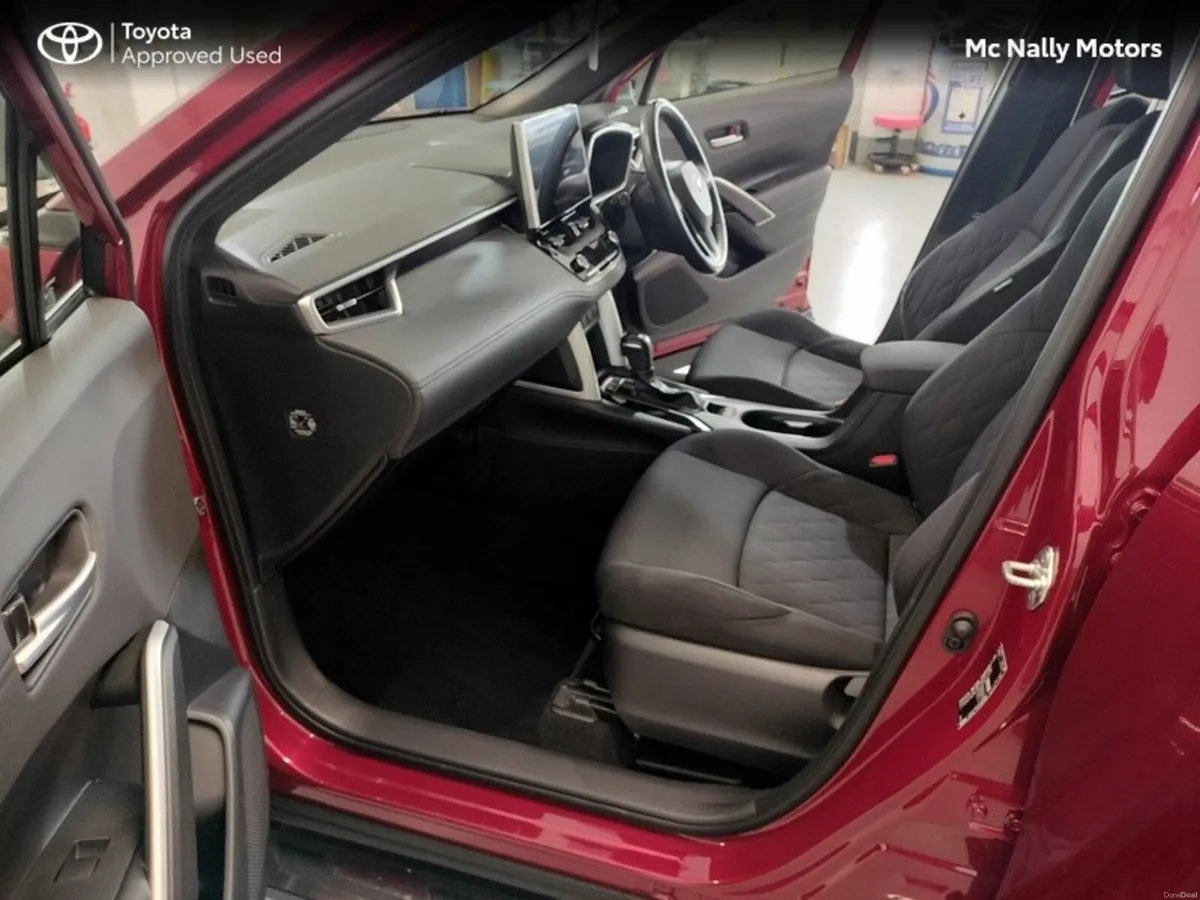 Toyota Corolla Cross 232 SPORT STYLE PACK & SIDE S - Image 6