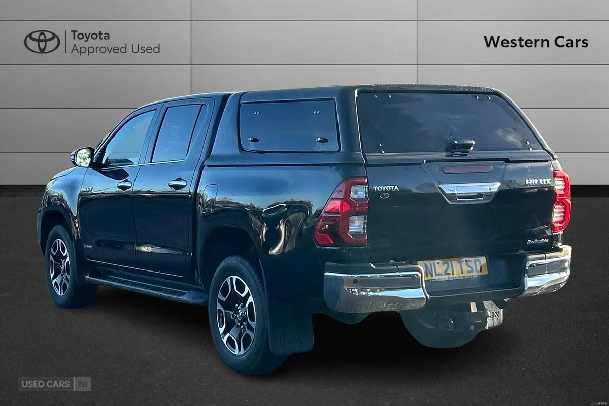 Toyota Hilux 2.8 D-4D Invincible Auto 4WD Euro 6 ( - Image 6
